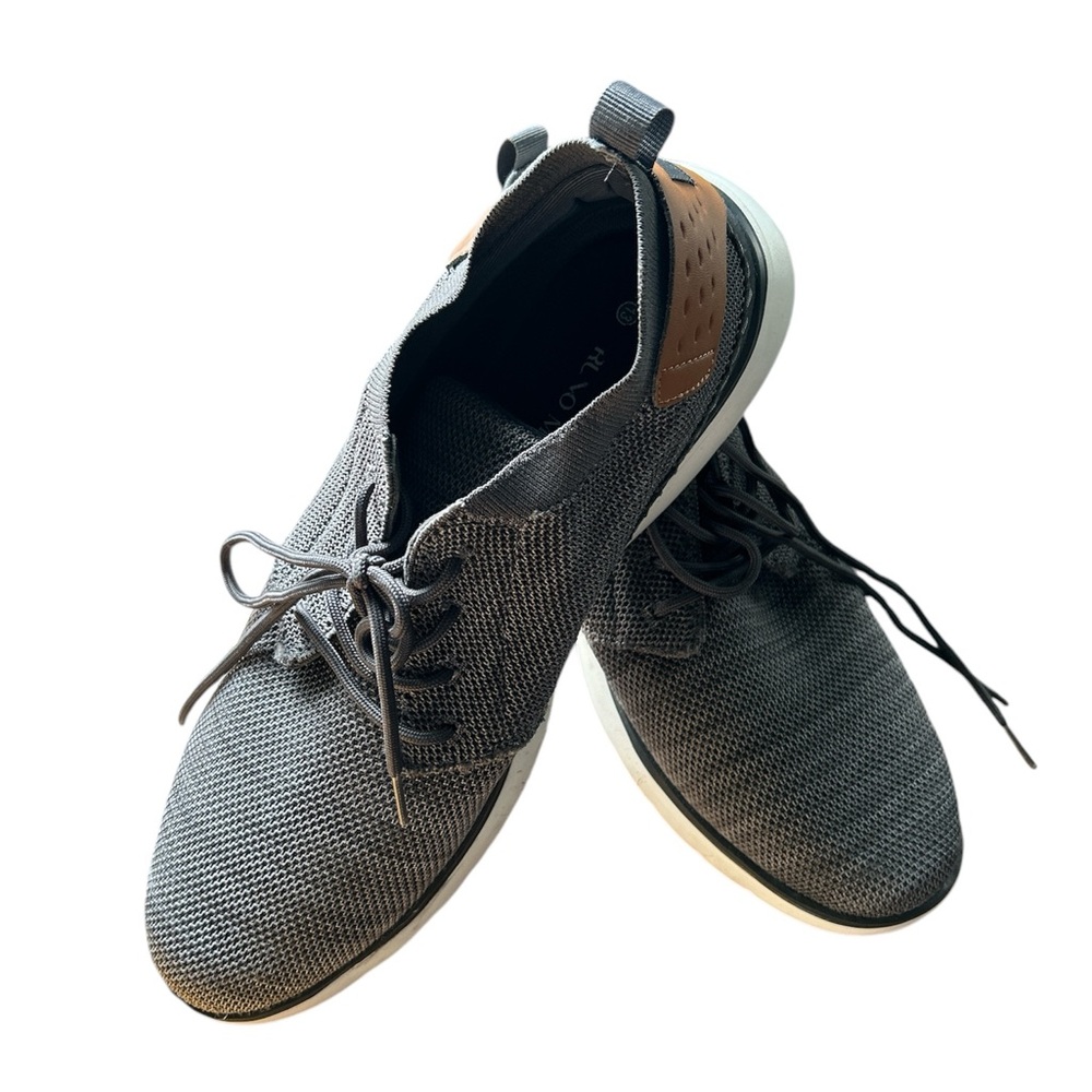 Men’s gray with tan details on back of shoes